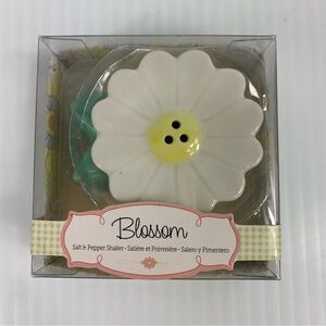 Kate Aspen Flower Blossom Salt and Pepper Shakers New KA23040NA